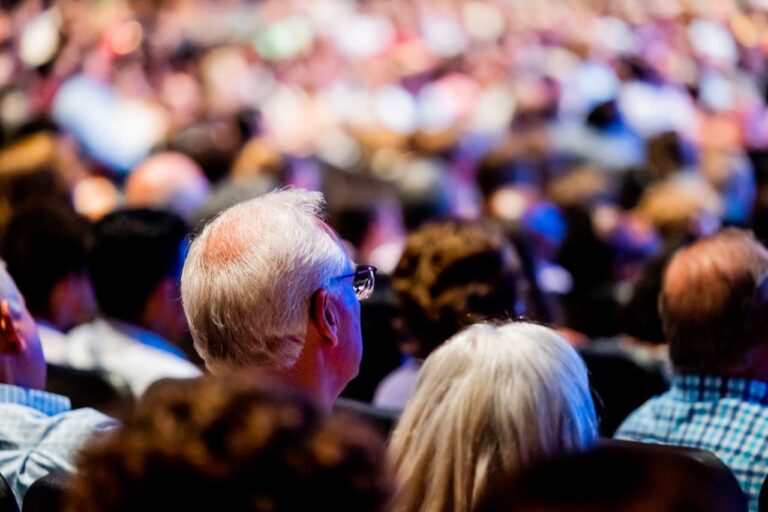 Pourquoi organiser un spectacle réunissant enfants et seniors ?