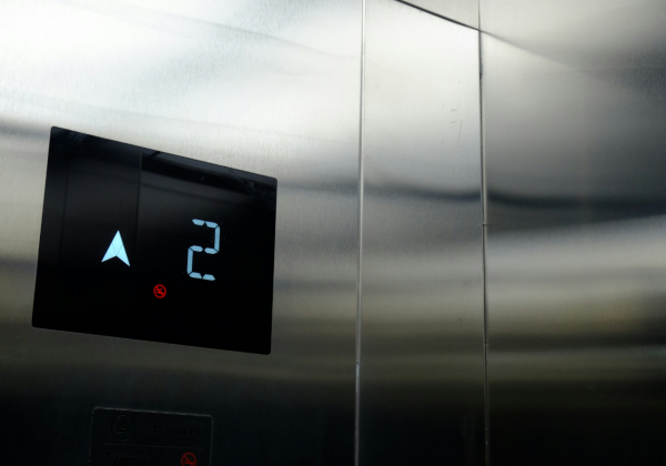 Pourquoi installer un monte-charge dans une maison à étage