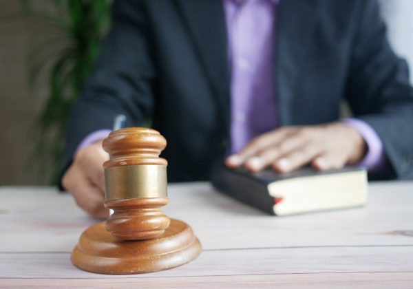 Création de société : pourquoi faire appel à un avocat ?