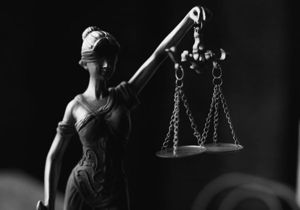 Litige professionnel : quel avocat contacter ?
