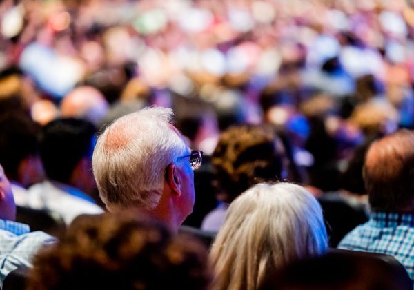 Pourquoi organiser un spectacle réunissant enfants et seniors ?